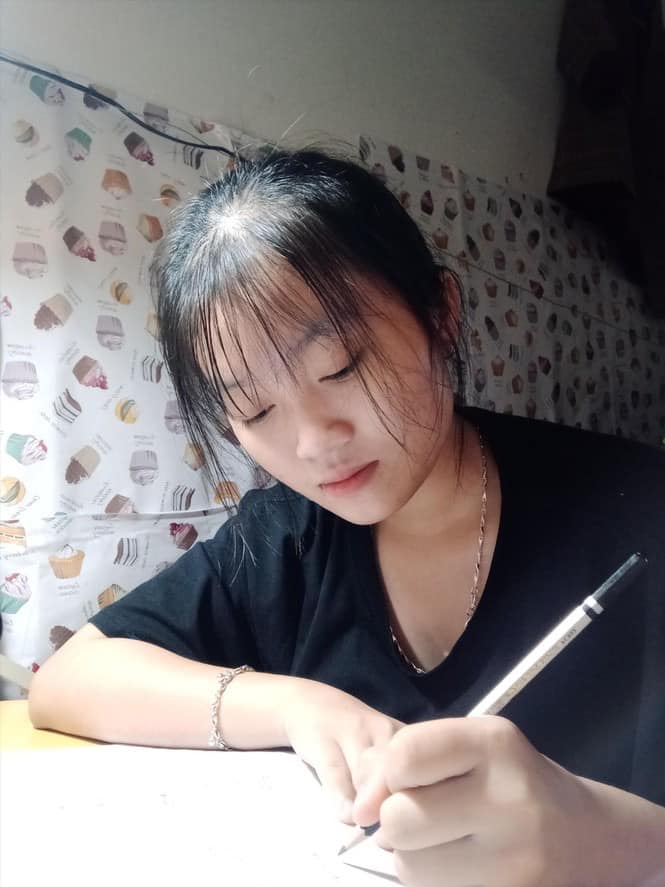 Lê Thị Hoài - nữ sinh năm nhất Đại học Đà Năng ăn mì gói 5 ngày/tuần nuôi ước mơ tiếp tục đi học.