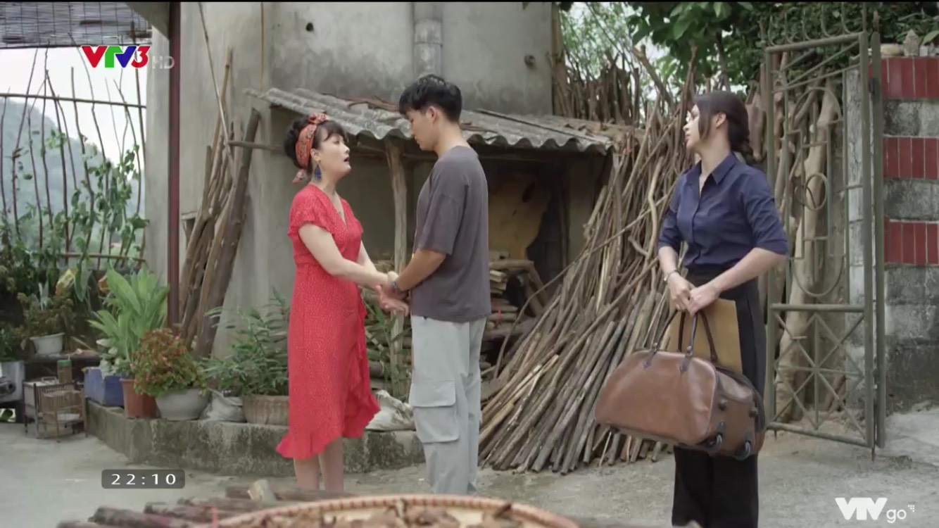 Cuộc chia tay “đẫm nước mắt' giữa mẹ con Trí và Diễm Loan diễn ra trong sự chán ngán của Minh.