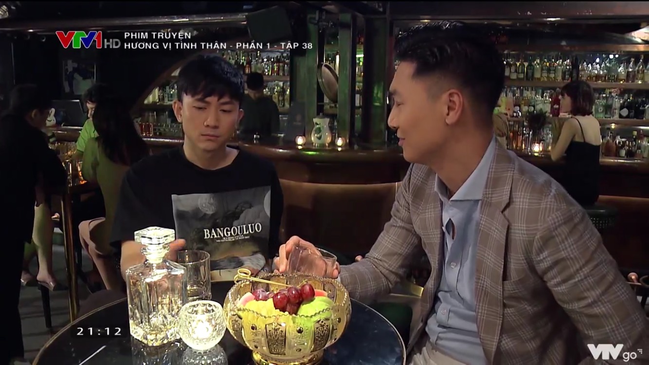 Huy thừa nhận tình cảm của mình với Khánh Thy trước mặt anh trai.