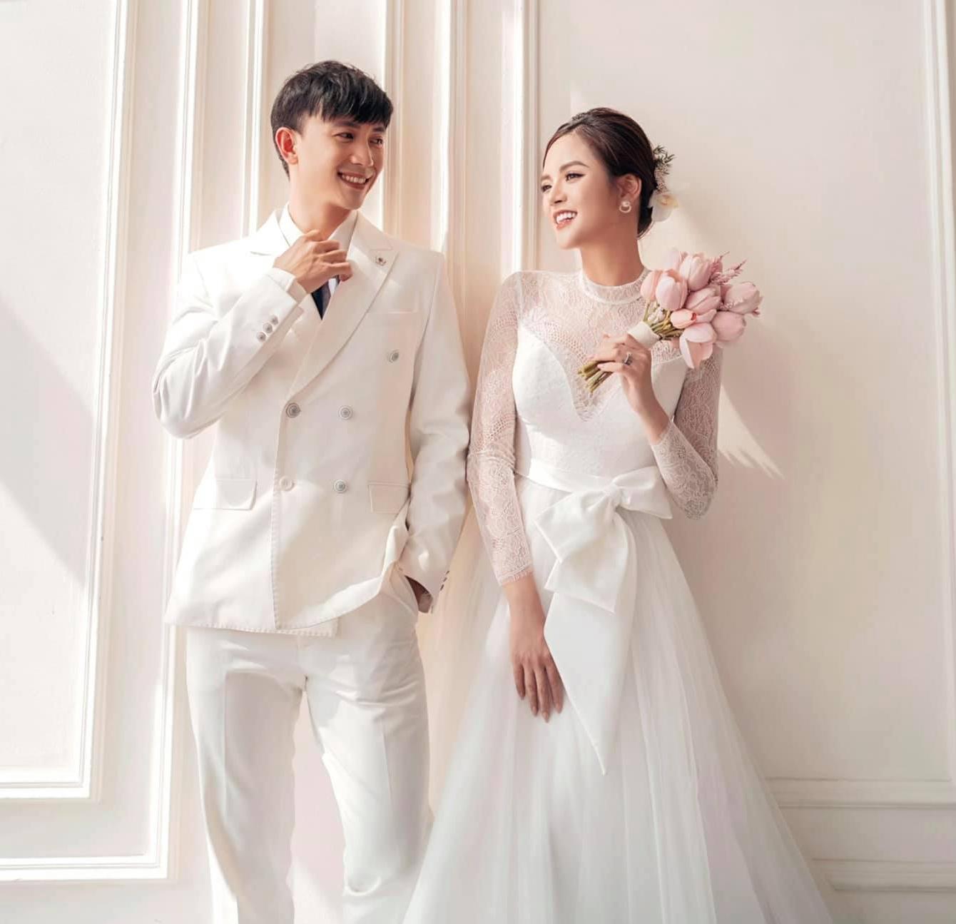 Thu Quỳnh 'chiêu đãi' khán giả với bộ ảnh cưới lung linh của cặp đôi Huy - Khánh Thy.