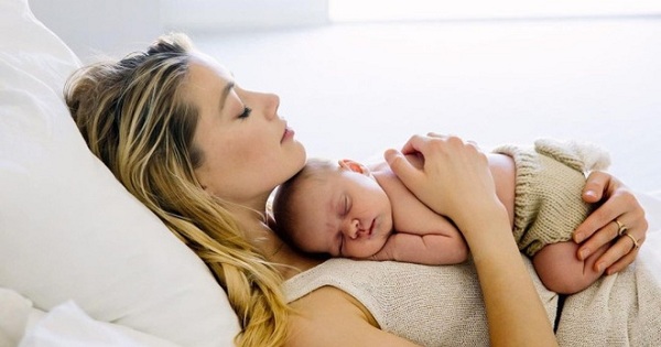 Amber Heard thông báo đón con đầu lòng, không rõ danh tính bố em bé