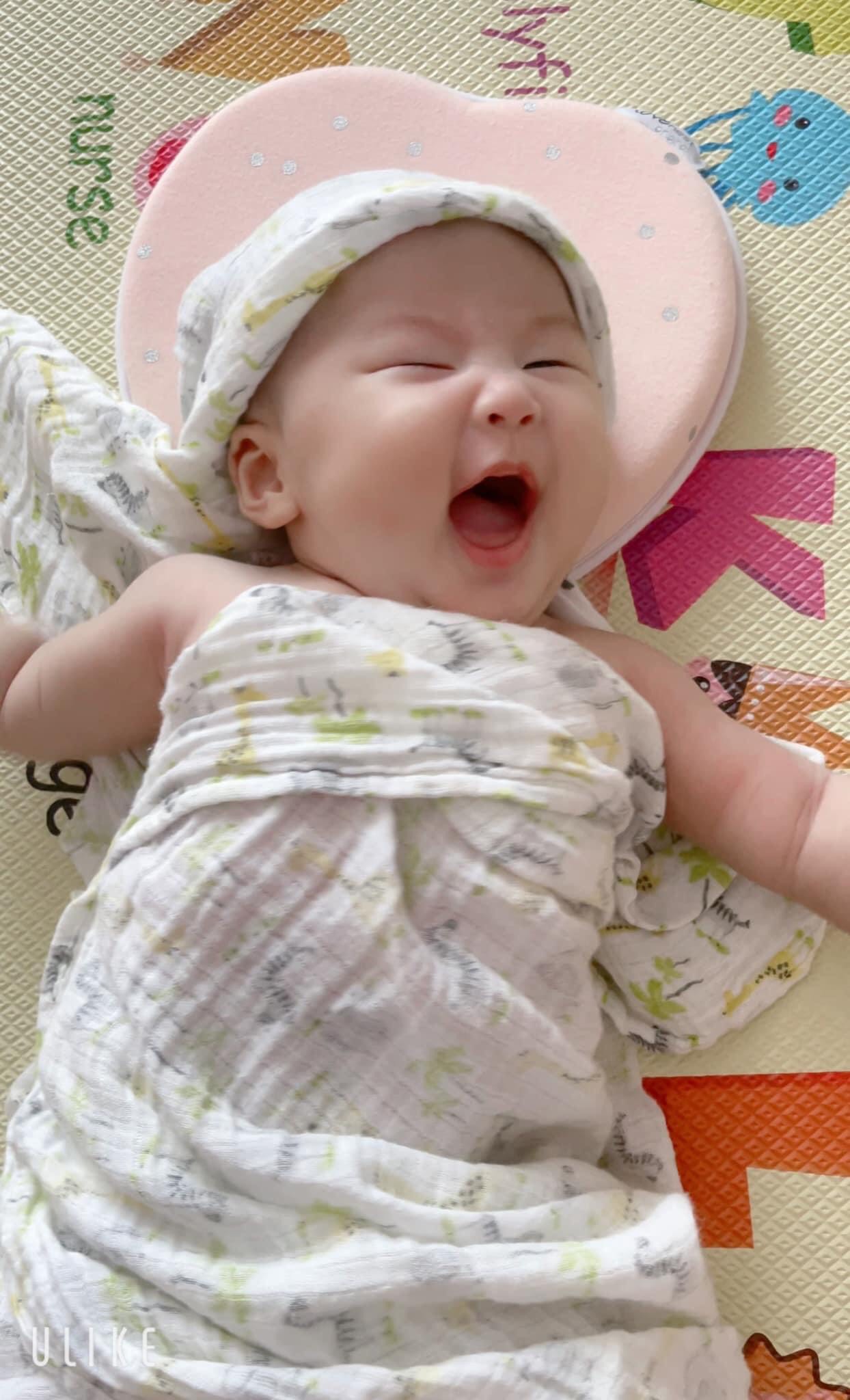 Mới 2 tháng tuổi, con gái Bảo Thanh đã chiếm sóng của mẹ trên MXH - Ảnh 3