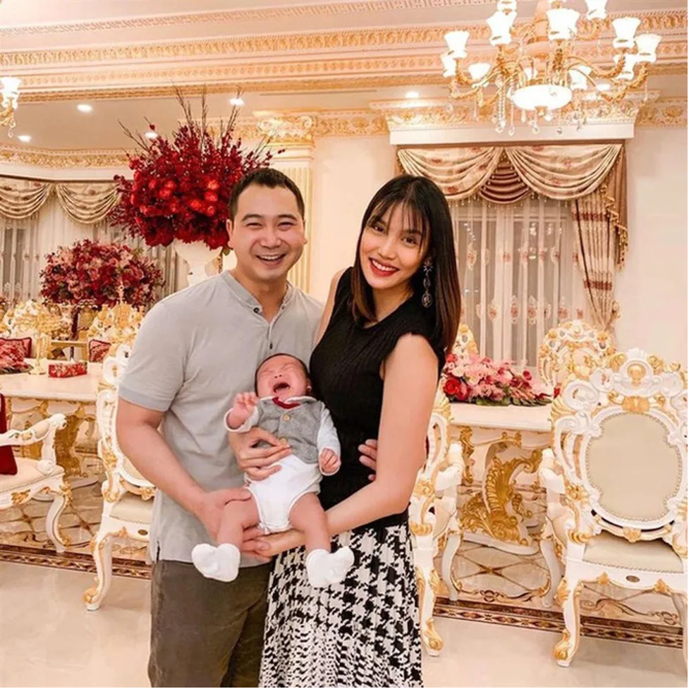 5 phu nhân tập đoàn nghìn tỷ của showbiz việt: xinh đẹp, đảm đang, chăm con khéo - Ảnh 2