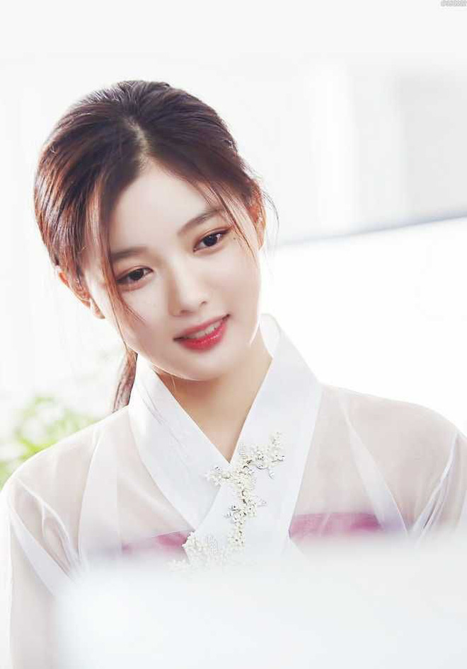 Kim Yoo Jung được đánh giá cao với nhan sắc kiều diễm khi đảm nhận các vai cổ trang.