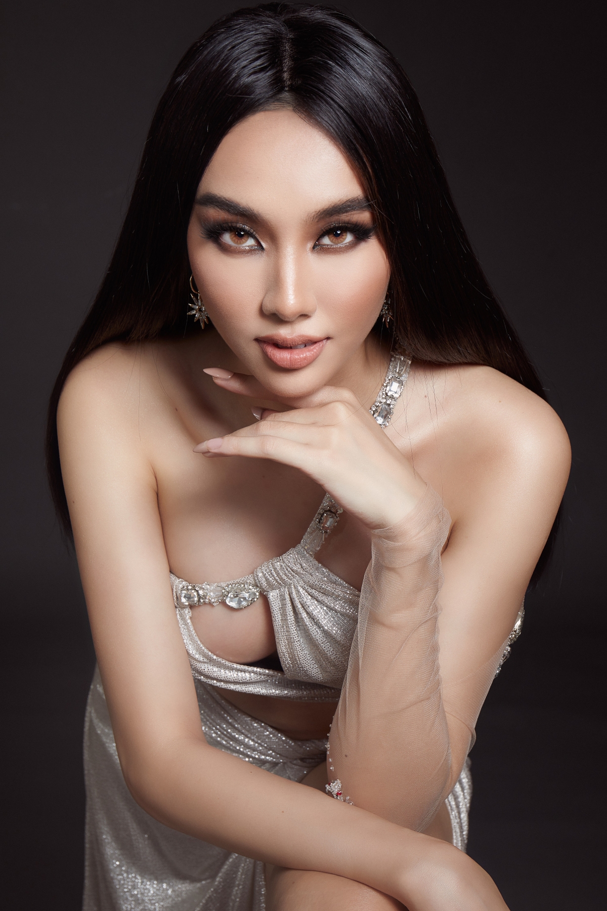 Nguyễn Thúc Thùy Tiên là ai? Tiểu sử Miss Grand International 2021 - Ảnh 1