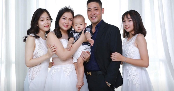Hôn nhân thực sự của ông Tấn 'Hương vị tình thân' ngoài đời: Hạnh phúc viên mãn bên vợ đẹp kém 7 tuổi và 3 con