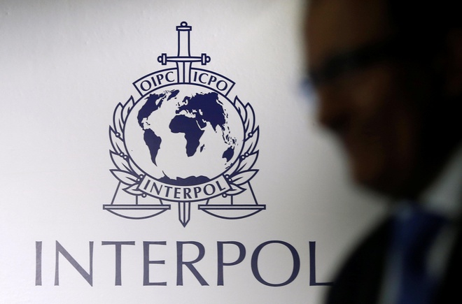Lệnh truy nã đỏ (Red Notice) do Tổng thư ký Interpol ban hành.