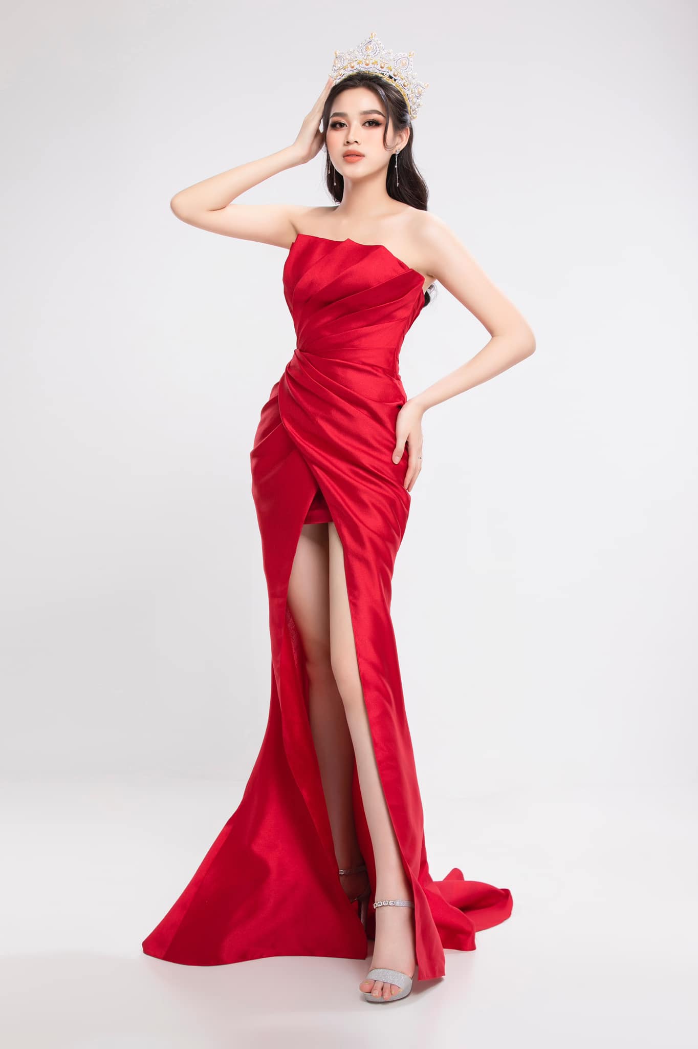 Trước đó, Hoa hậu Đỗ Hà cũng được chuyên trang sắc đẹp quốc tế Missosology đánh giá nằm trong top 7 ứng cử viên tiềm năng.