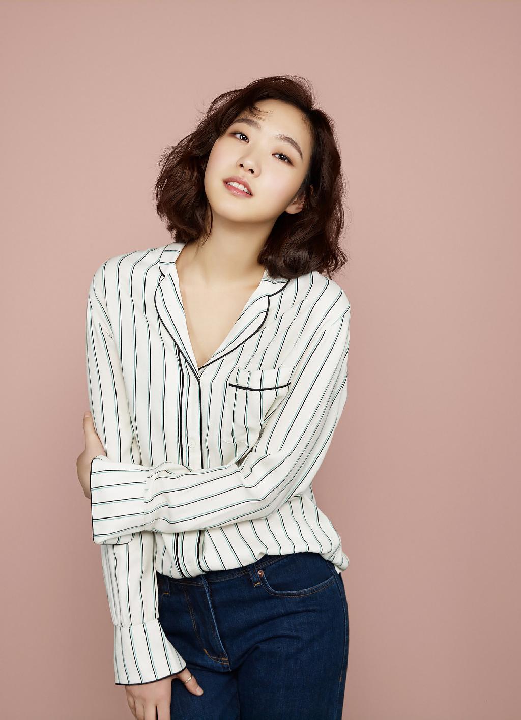 Ảnh thẻ thời đi học của Kim Go Eun: Mặt Vline, mũi cao, môi chúm chím - Ảnh 6