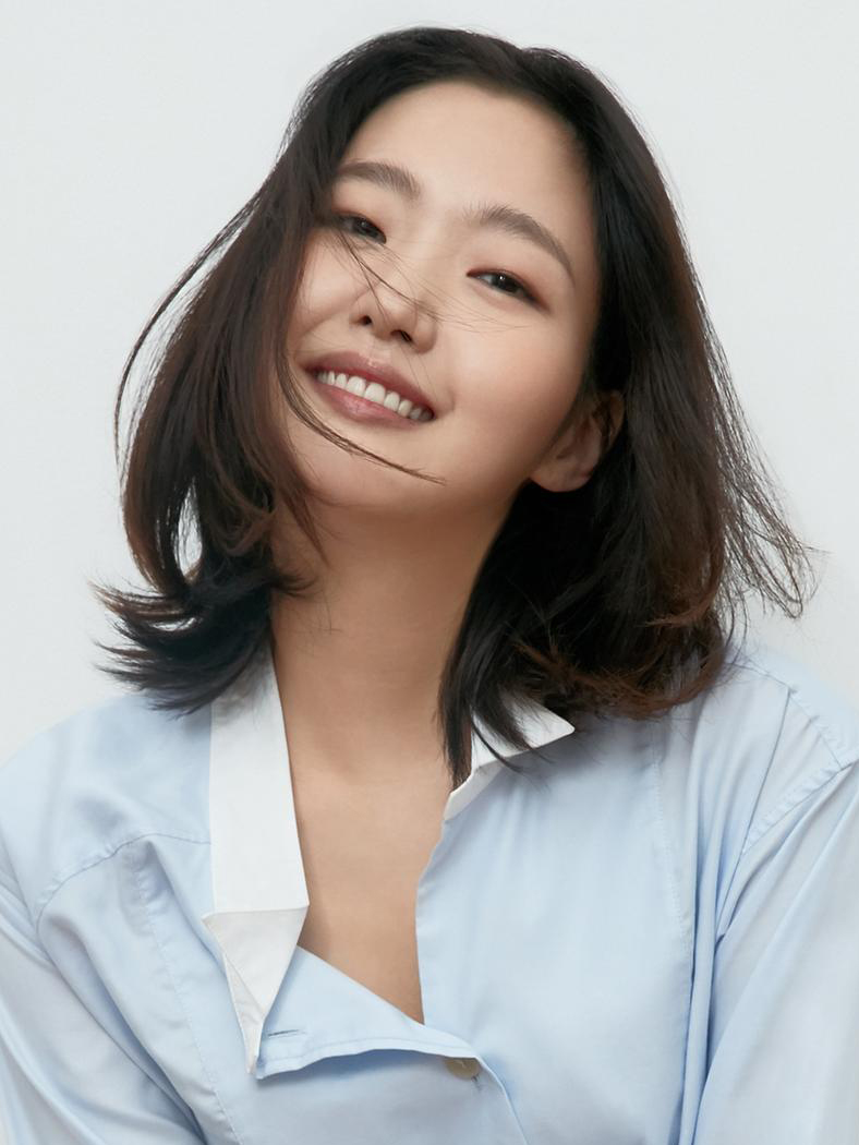 Ảnh thẻ thời đi học của Kim Go Eun: Mặt Vline, mũi cao, môi chúm chím - Ảnh 7
