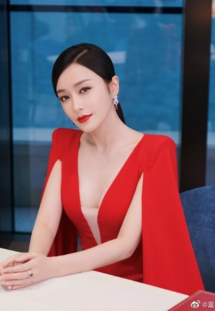 'Phú Sát Hoàng hậu' Tần Lam tuổi 42: Xinh đẹp, độc thân có chủ đích - Ảnh 8