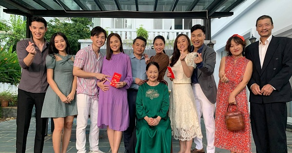 Quách Thu Phương xúc động chia tay Hương vị tình thân: "Cho dù bạn đã mắc bao nhiêu lỗi lầm, gia đình luôn mở rộng cánh cửa chào đón bạn về"