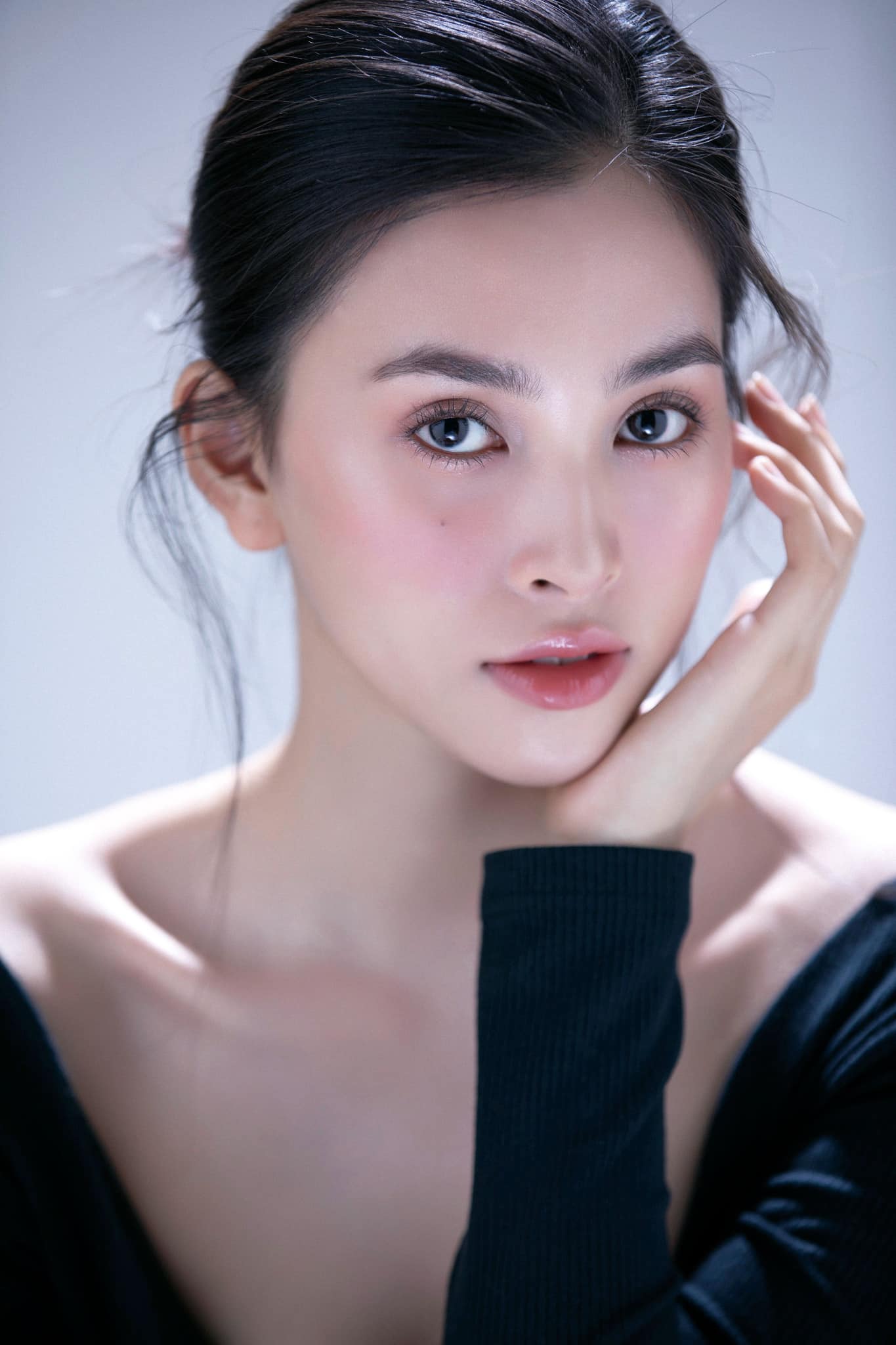 'Bà trùm Hoa hậu' Phạm Kim Dung: Tiểu Vy có gương mặt đẹp hoàn hảo, chẳng kém cạnh Song Hye Kyo - Ảnh 3