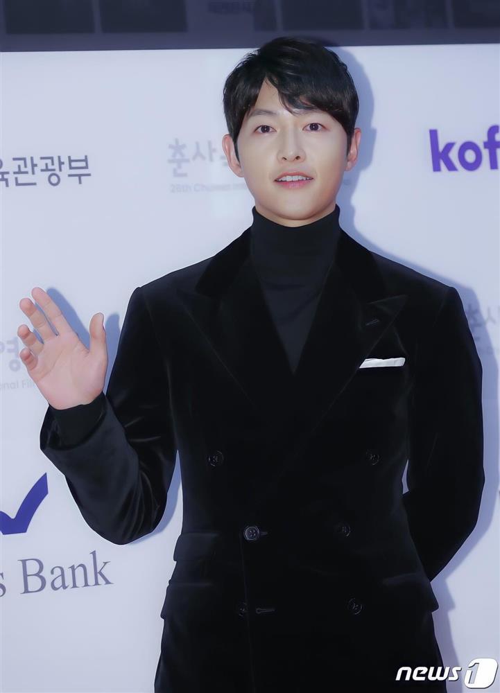 Soong Joong Ki tiếp tục khẳng định tài năng diễn xuất với giải thưởng Nam diễn viên xuất sắc nhất.