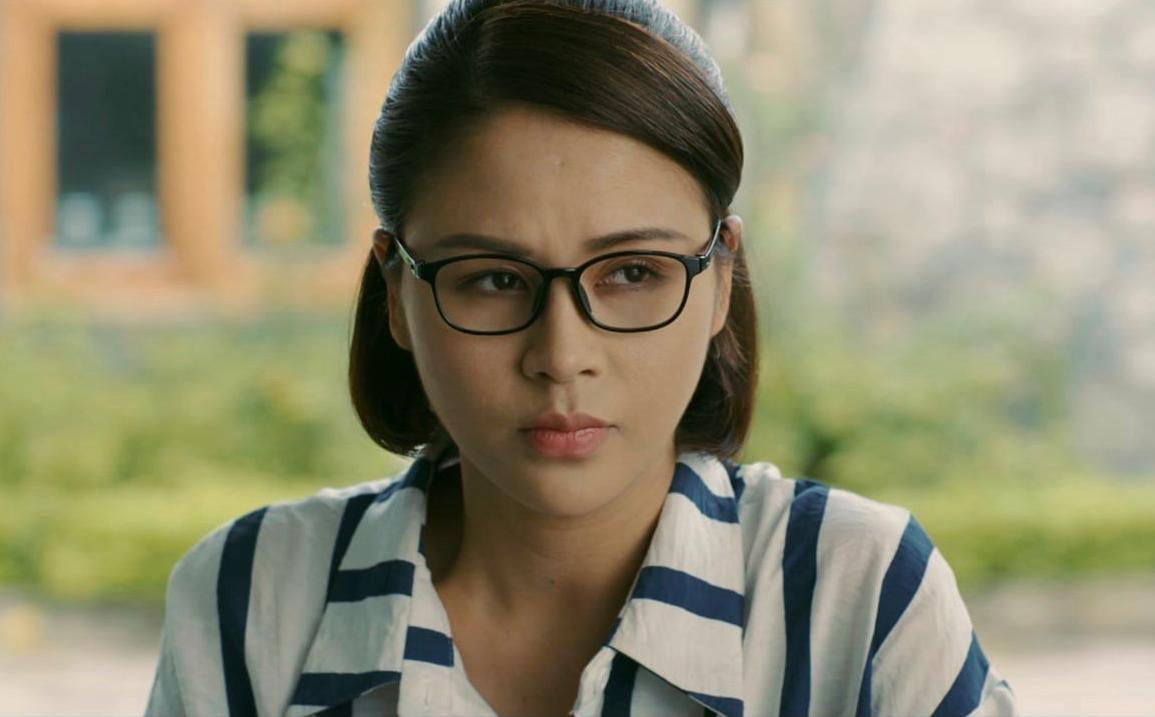 Lương Thu Trang vào vai nữ nhà văn tên Hoa trong dự án phim mang tên 'Mặt nạ gương'.