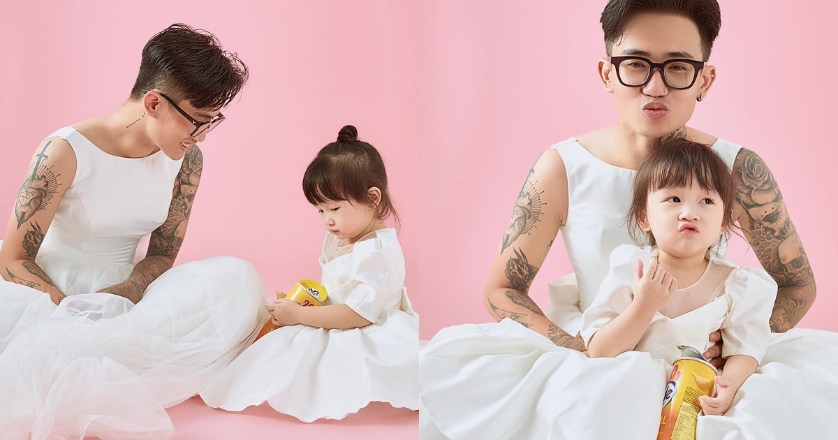 Bố đơn thân mặc váy cô dâu chụp ảnh với con gái: Bố sẽ làm tất cả vì con