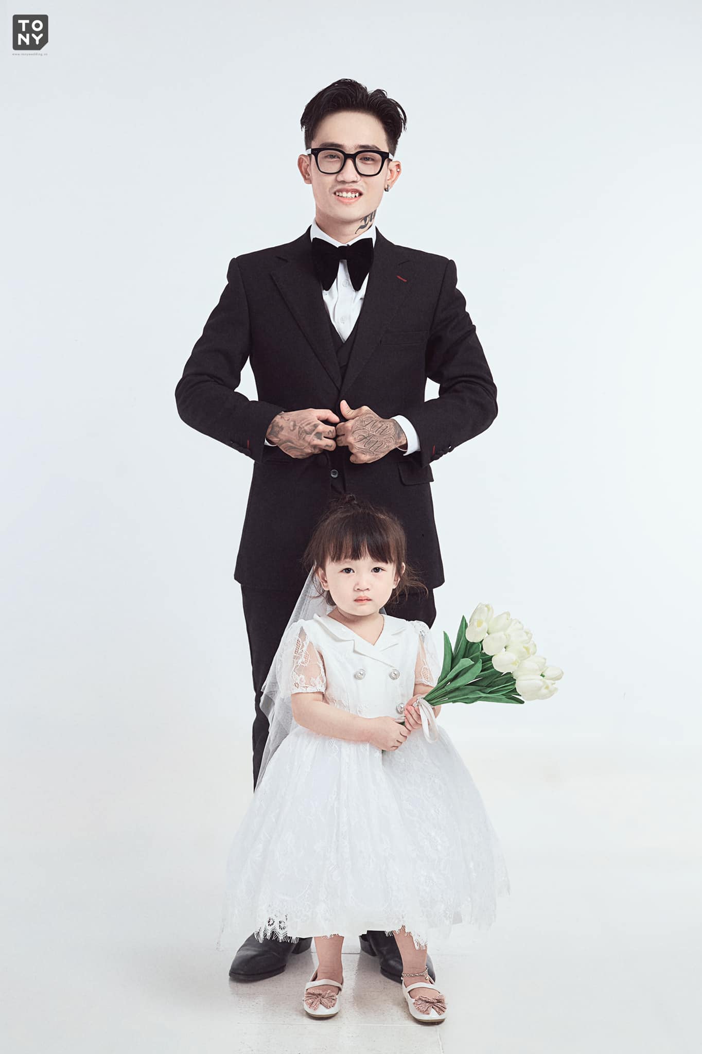 Bố đơn thân mặc váy cô dâu chụp ảnh với con gái: Bố sẽ làm tất cả vì con - Ảnh 8