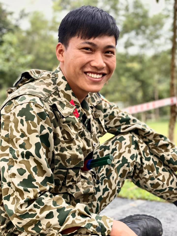 Thượng Úy Nguyễn Việt Long thu hút sự chú ý của cộng đồng mạng sau chương trình thực tế 'Sao nhập ngũ'.