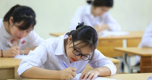 Một tỉnh thưởng đến 700 triệu đồng cho học sinh có thành tích cao trong học tập