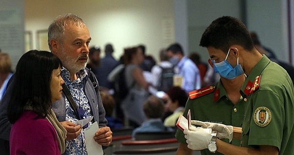 Kiến nghị người nhập cảnh vào Việt Nam được cách ly tại nhà, được phép tiếp xúc với người thân