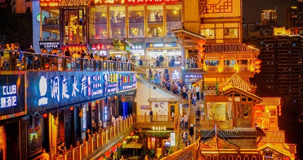 Một quốc gia phải thuyết phục người dân tiêu tiền, nhiều chính sách kích cầu được triển khai