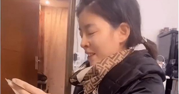 Vợ vô tình thấy lá thư tình chồng giữ suốt 20 năm của người yêu cũ, liền cùng chồng ôn lại tình xưa