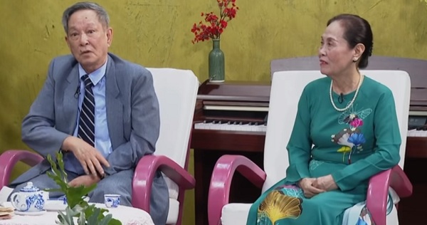 Lỡ hứa sẽ rửa bát trọn đời hơn 50 năm trước, cụ ông U80 khuyên giới trẻ khi yêu đừng viết thư tình