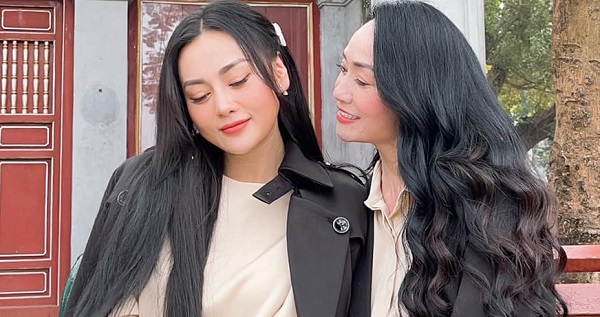 "Mẹ chồng - nàng dâu" Quách Thu Phương và Phương Oanh như chị em sinh đôi trong ngày hội ngộ