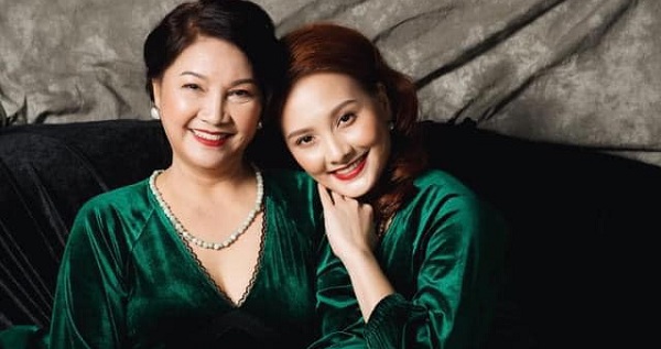 Bảo Thanh đăng ảnh năm mới cùng mẹ, chia sẻ thẳng thắn về tin đồn chỉnh sửa dung nhan