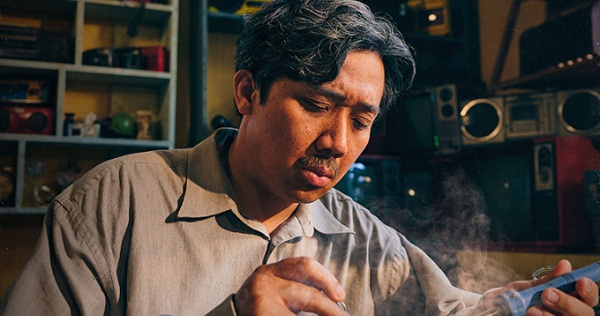 "Bố già" của Trấn Thành nhận hai từ "thảm họa" từ giới phê bình phim quốc tế