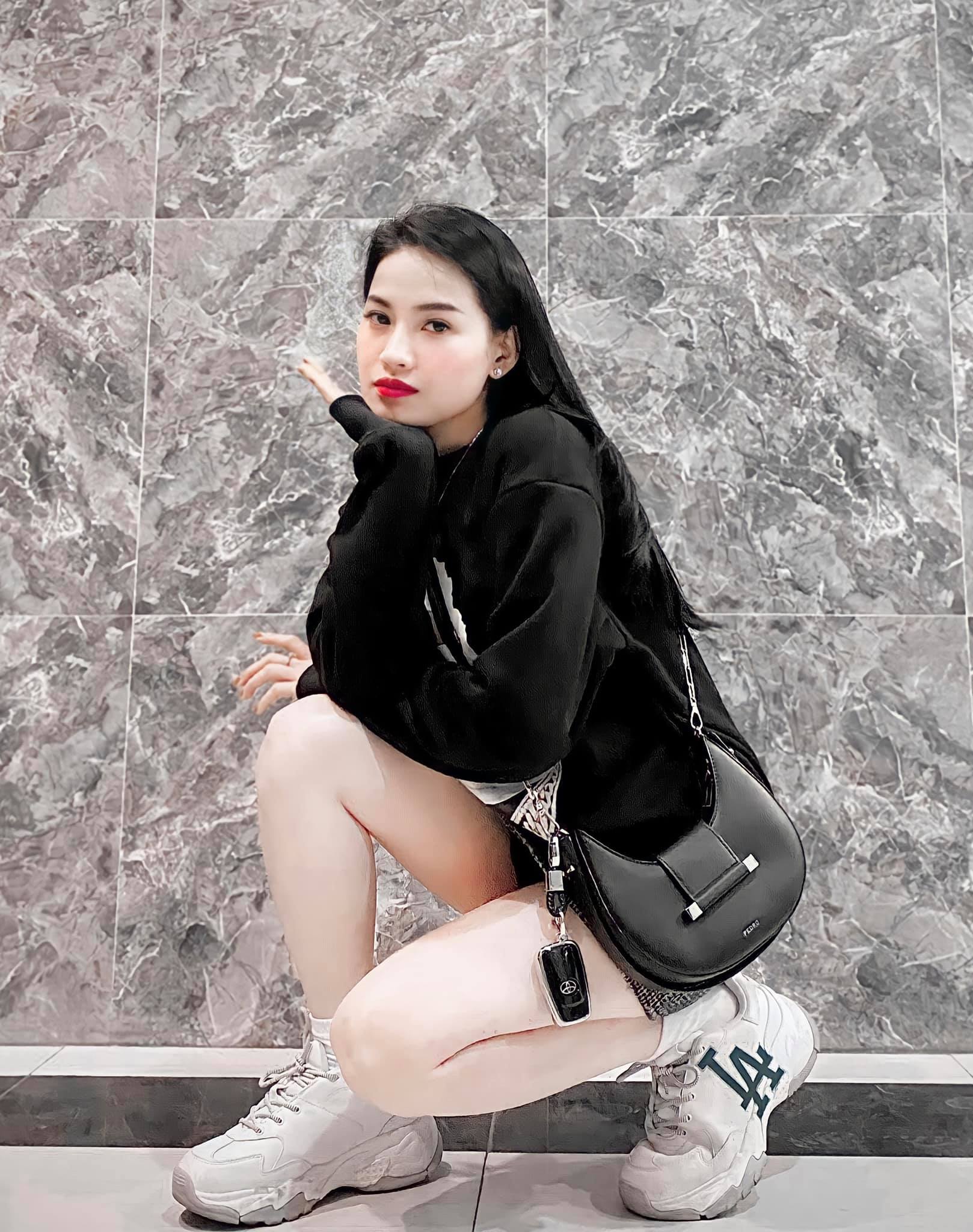 Võ Hà Linh là ai? 'Idol Tóp Tóp', beauty blogger khiến hội reviewer mỹ phẩm dè chừng - Ảnh 7