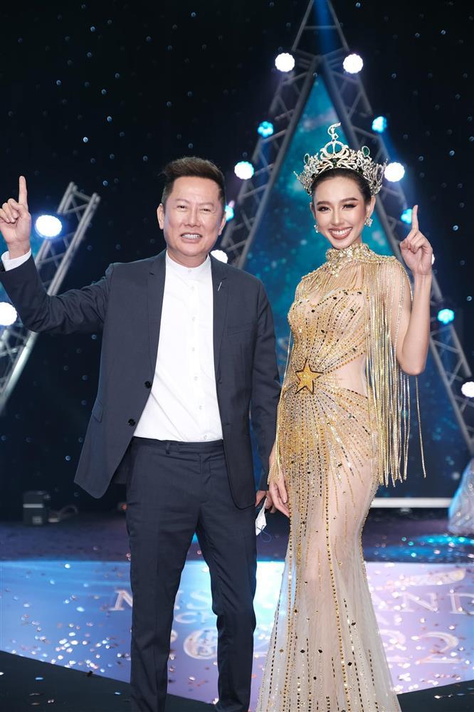 Hoa hậu Thùy tiên và chủ tịch Miss Grand International.