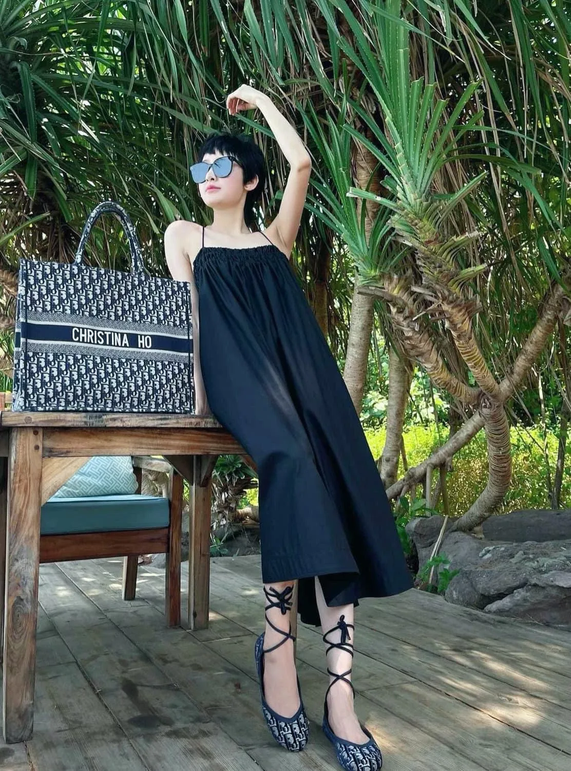 Hiền Hồ giàu đến thế nào? Có ô tô chục tỷ, Chanel, YSL, Dior đều đủ, đi chơi golf như đi chợ - Ảnh 1