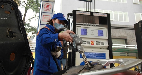 Giá xăng ngày 21/3: Giảm hơn 600 đồng sau 7 lần tăng giá