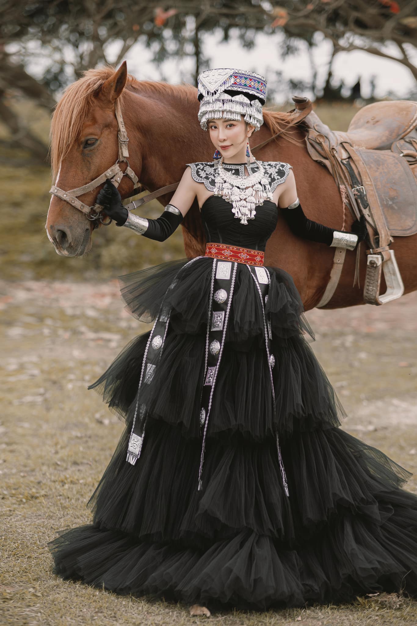 'Cá sấu chúa' Quỳnh Nga hóa công chúa Mông Cổ, cưỡi ngựa bắn cung đẹp như phim cổ trang Hoa ngữ - Ảnh 2