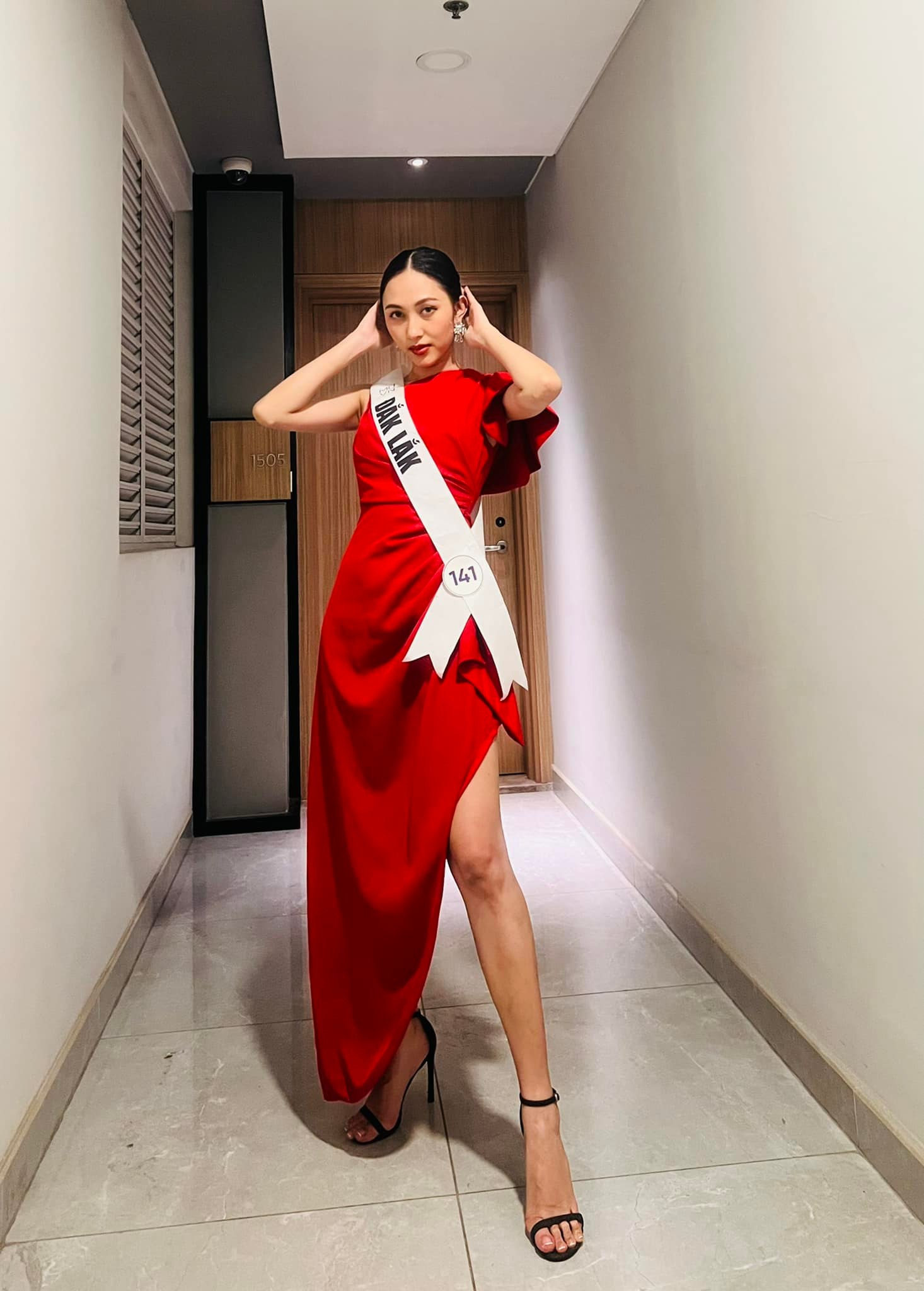 Gái xinh Đắk Lắk tại Miss Universe Vietnam 2022: Từng bị bắt cóc, U30 mới dám theo đuổi ước mơ - Ảnh 2