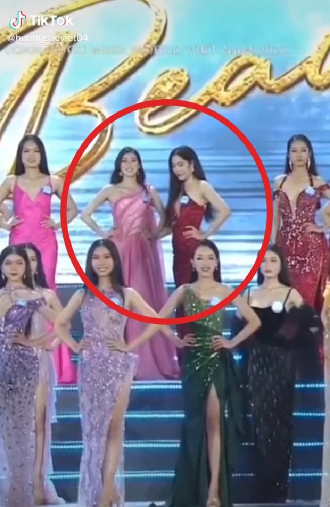 Nam Em gặp vấn đề về sức khỏe, đứng không vững trên sóng trực tiếp Miss World Việt Nam 2022 - Ảnh 2