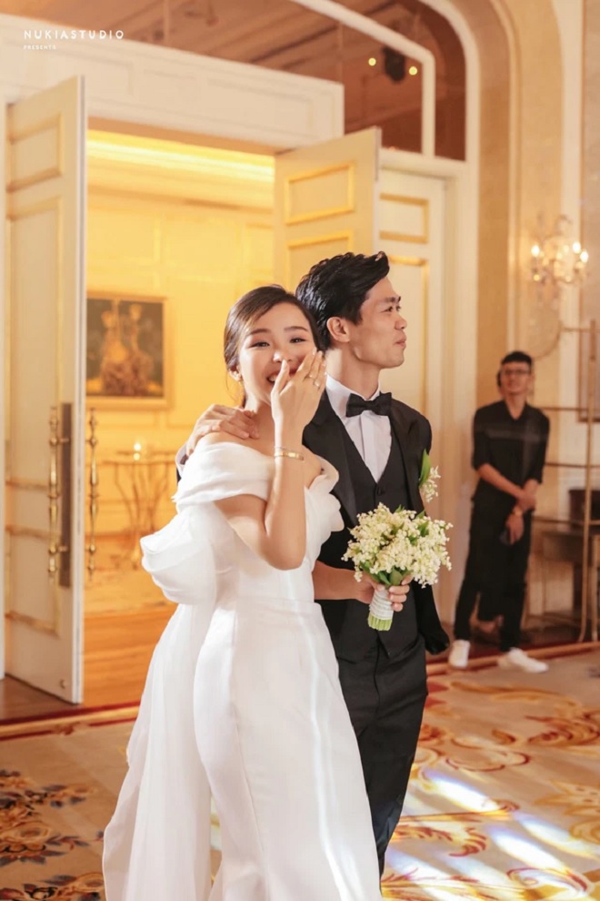 Hòa Minzy và bà xã Công Phượng lần đầu tiên chạm mặt tại đám cưới Hà Đức Chinh - Ảnh 6