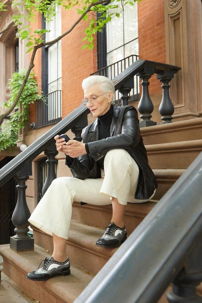 Tuổi U80, mẹ tỷ phú Elon Musk diện áo tắm vẫn khiến hội thiếu nữ chạy dài - Ảnh 1