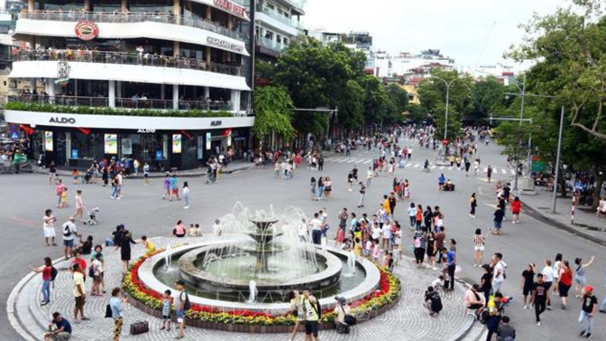 Cấm chó mèo, vật nuôi, loa công suất lớn vào Phố đi bộ Hoàn Kiếm Hà Nội