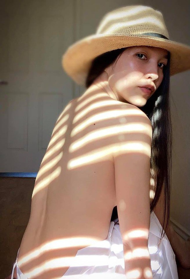 Ca sĩ Hiền Thục tung ảnh cởi hết ở tuổi 41 - Ảnh 1