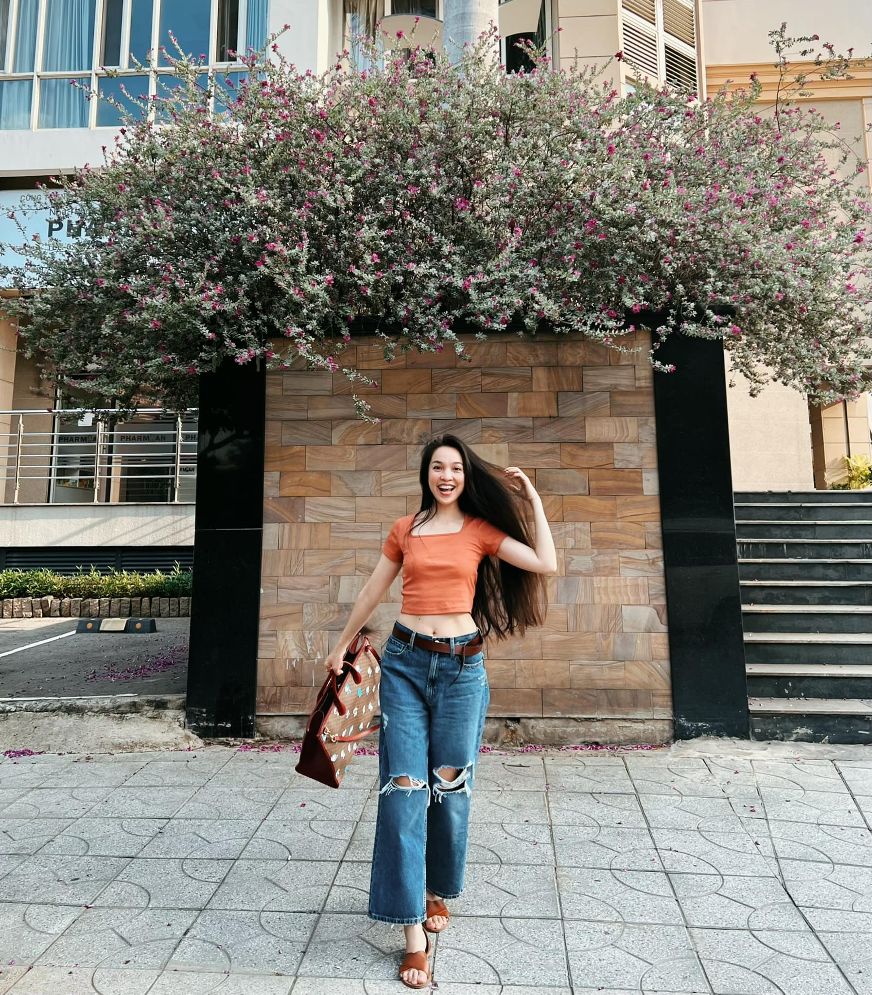 Ca sĩ Hiền Thục tung ảnh cởi hết ở tuổi 41 - Ảnh 2