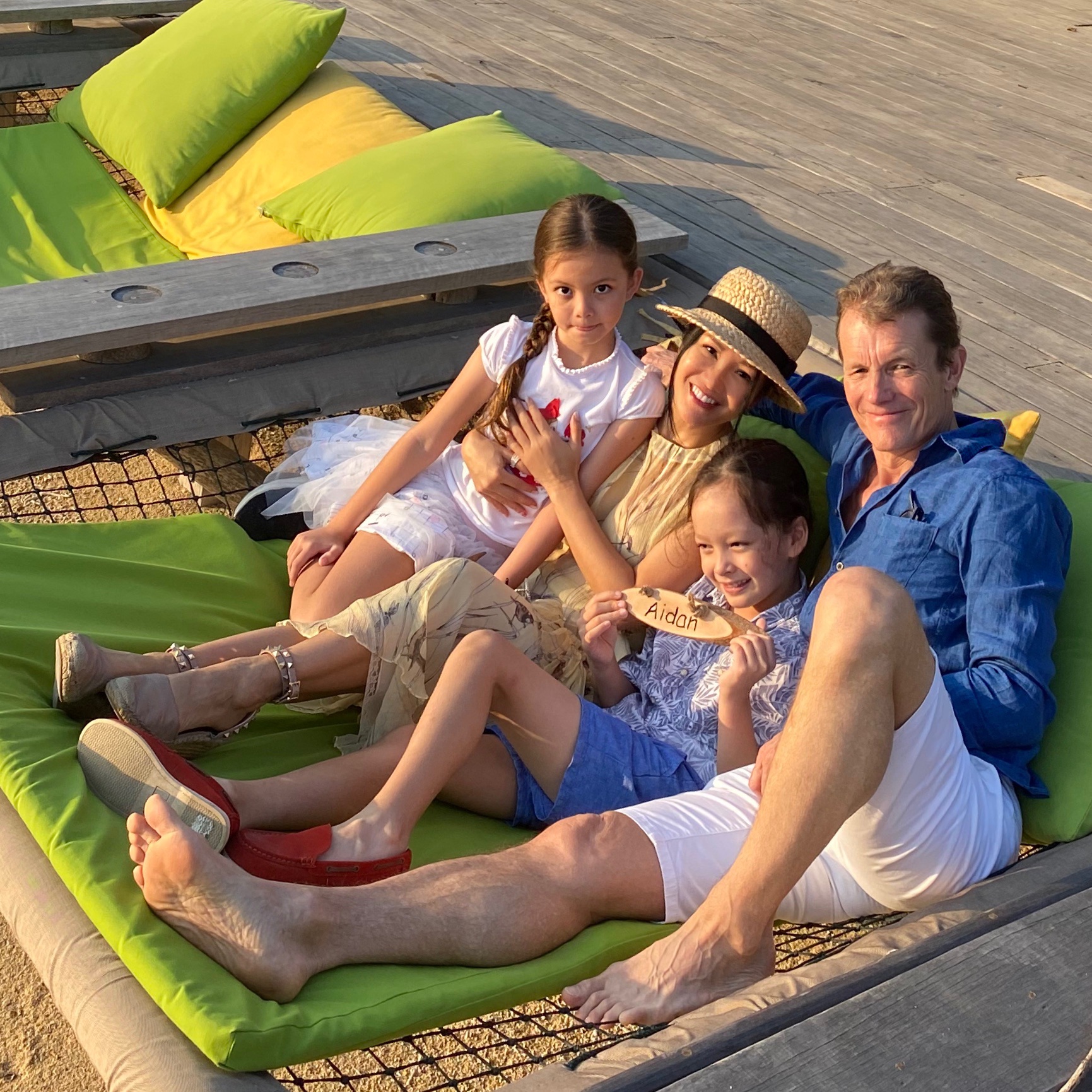 Diva Hồng Nhung yên tâm chạy show vì đã có bạn trai thay việc chăm sóc và lo lắng cho các con - Ảnh 1