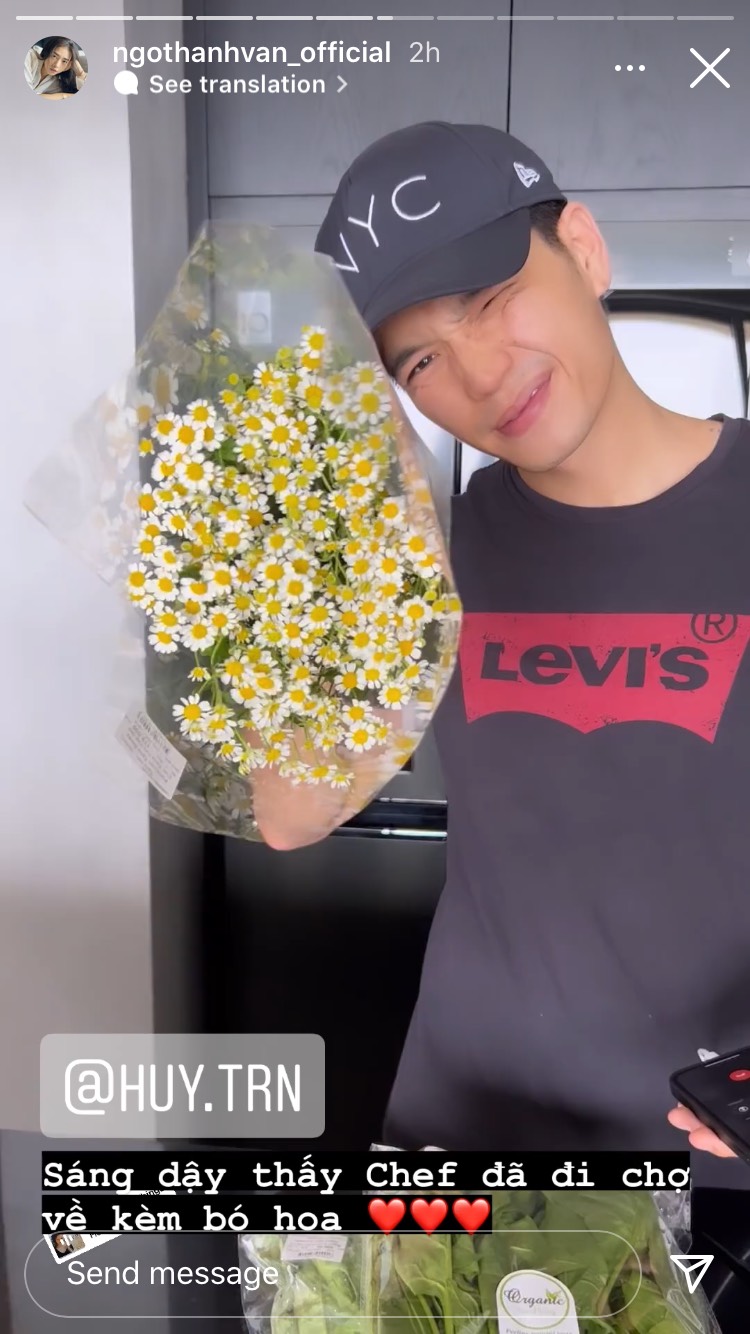 Sau hơn một tuần đám cưới với chồng trẻ, Ngô Thanh Vân bất ngờ xuất hiện với mái tóc bạc nửa đầu? - Ảnh 1