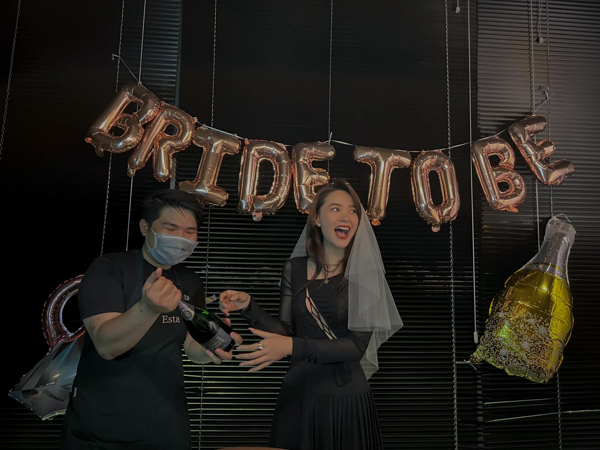 Minh Hằng được tổ chức tiệc độc thân bất ngờ, lúc đi hú hồn lúc về 