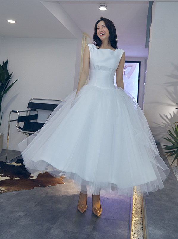 Minh Hằng được tổ chức tiệc độc thân bất ngờ, lúc đi hú hồn lúc về 