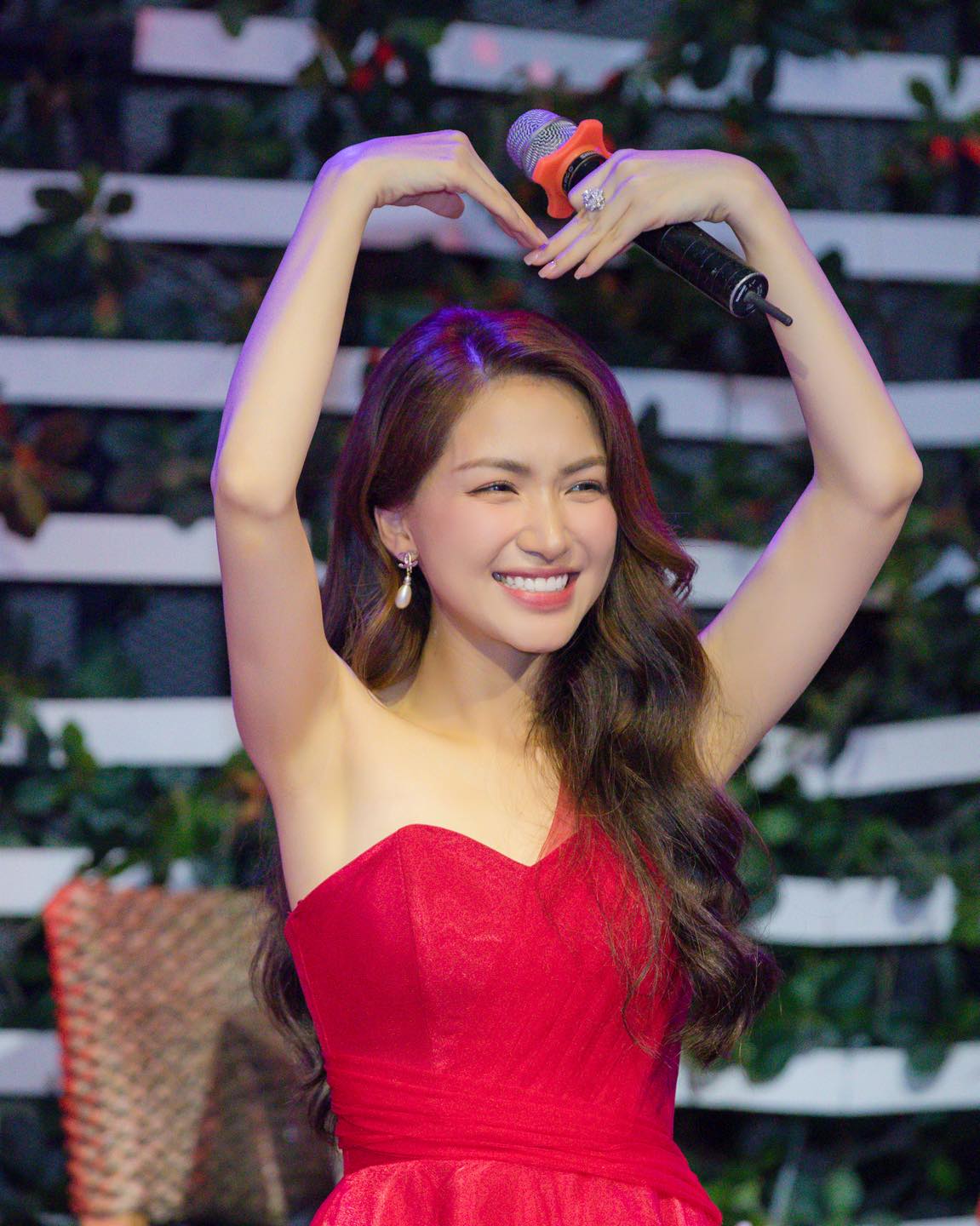 Hậu chia tay bạn trai thiếu gia, Hòa Minzy dư giả với cát-xê cả tỷ đồng? - Ảnh 1