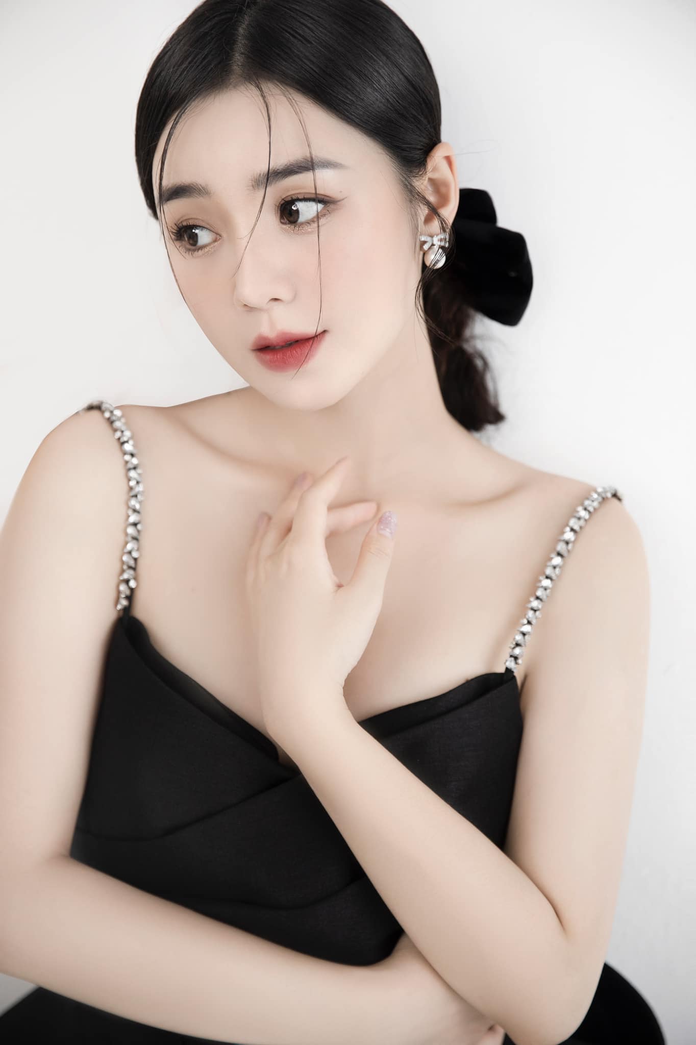 Quỳnh Kool cắt tóc ngắn, ăn mặc bụi bặm để vào vai tomboy - Ảnh 1