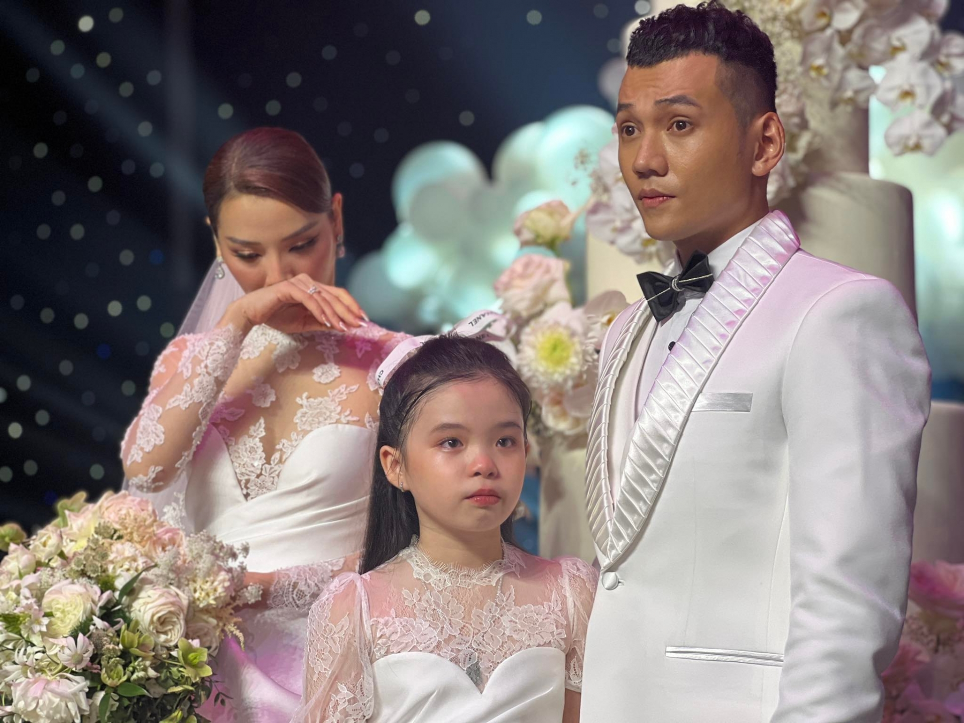 Lý Bình khoe khung hình ba người hạnh phúc, dân mạng chỉ giục mau chóng có tin vui - Ảnh 1