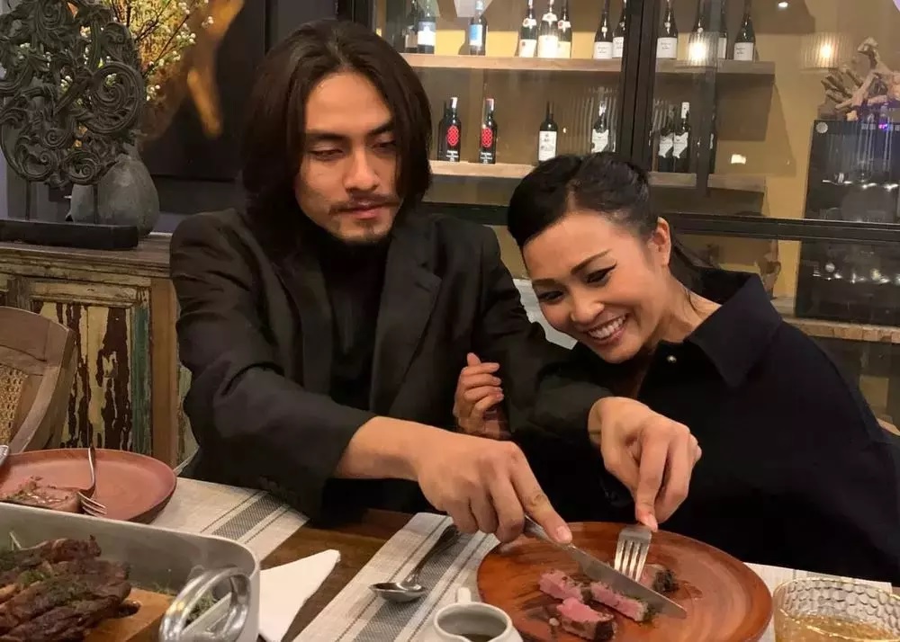 Doãn Chí Kiên là ai? Tình trẻ kém gần 20 trong MV của Phương Thanh - Ảnh 1